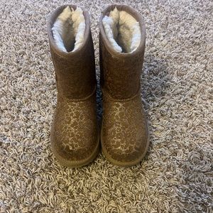 UGG boot in girls size 1